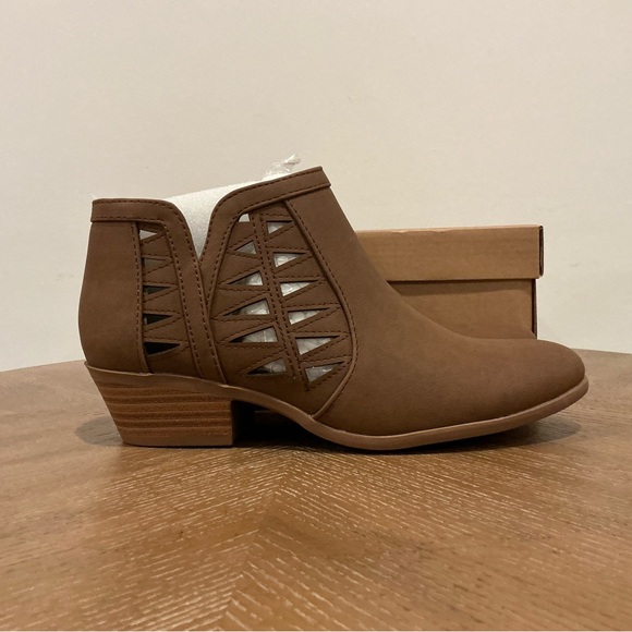 MARCO REPUBLIC Oslo Women's Ankle Boots Almond Toe Chunky Block Stacked Low Heel - Picture 6 of 7